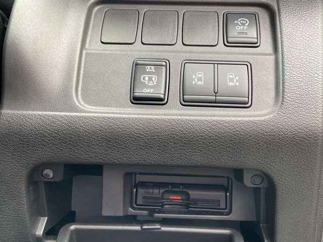 セレナ ２．０　ハイウェイスター　ＶセレクションＩＩ　ドライブレコーダー・日産メモリーナビ・ク　全周囲モニタ　アイスト　インテリキー　ＬＥＤライト　ＥＴＣ車載器　オートクルーズコントロール　記録簿　ドライブレコーダー　メモリ－ナビ　アルミ　ＴＶナビ　エアバック　ＡＢＳ　Ｗエアバッグ　キーフリー（12枚目）