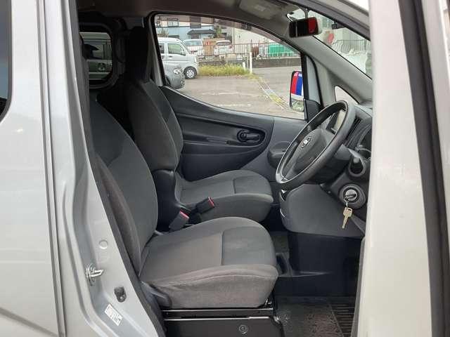 ＮＶ２００バネットバン １．６　ＶＸ　日産純正ナビ連動前方向ドライブレコーダー　ワンセグ　エアバック　バックカメラ　パワーウィンドウ　ドライブレコーダー　キーレス　ＰＳ　ＥＴＣ　メモリーナビ　ナビ＆ＴＶ　ＡＣ　ＡＢＳ　記録簿付　ワンオーナ（11枚目）