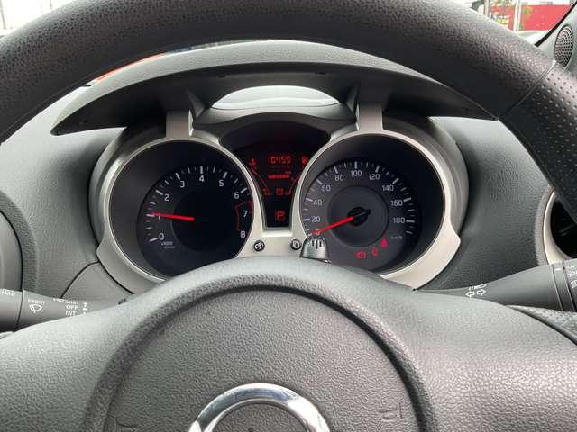 ジューク １．５　１５ＲＳ　タイプＶ　パワーウインド　運転席助手席エアバック　１オーナー　パワステ　エアコン　運転席エアバッグ　ＡＢＳ　記録簿　ナビ＆ＴＶ　キーレスキー　ワンセグテレビ　メモリーナビ（4枚目）