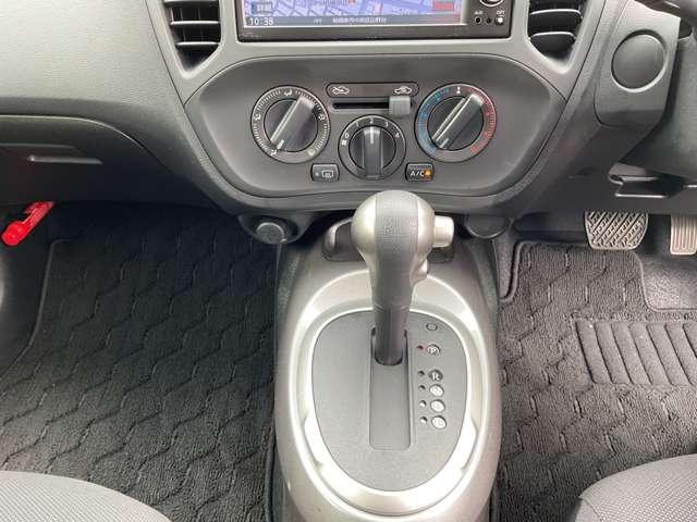 ジューク １．５　１５ＲＳ　タイプＶ　パワーウインド　運転席助手席エアバック　１オーナー　パワステ　エアコン　運転席エアバッグ　ＡＢＳ　記録簿　ナビ＆ＴＶ　キーレスキー　ワンセグテレビ　メモリーナビ（7枚目）