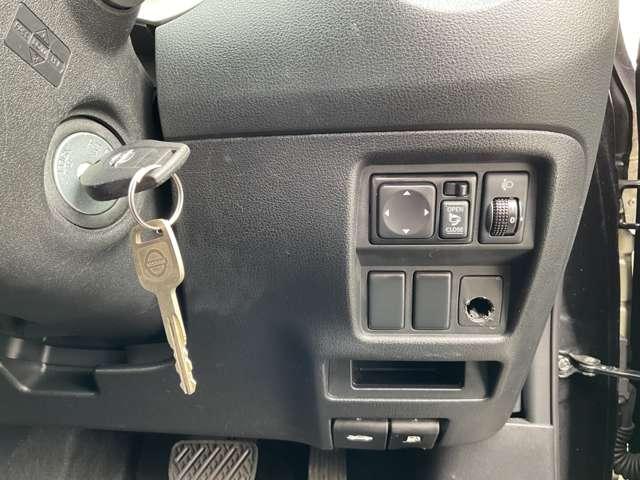 ジューク １．５　１５ＲＳ　タイプＶ　パワーウインド　運転席助手席エアバック　１オーナー　パワステ　エアコン　運転席エアバッグ　ＡＢＳ　記録簿　ナビ＆ＴＶ　キーレスキー　ワンセグテレビ　メモリーナビ（8枚目）
