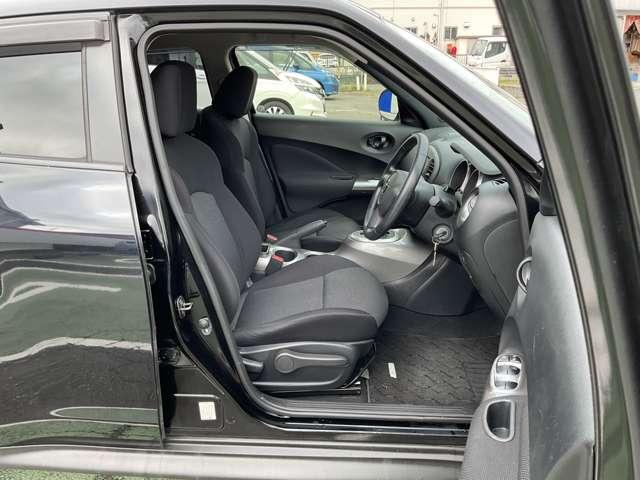 ジューク １．５　１５ＲＳ　タイプＶ　パワーウインド　運転席助手席エアバック　１オーナー　パワステ　エアコン　運転席エアバッグ　ＡＢＳ　記録簿　ナビ＆ＴＶ　キーレスキー　ワンセグテレビ　メモリーナビ（9枚目）