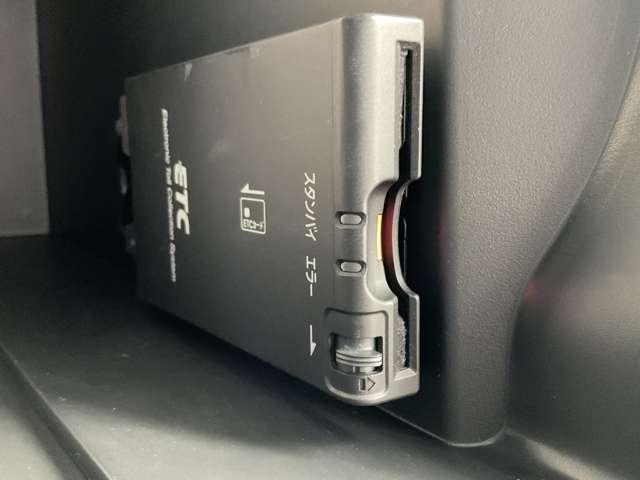 ノート １．２　ｅ－ＰＯＷＥＲ　ＮＩＳＭＯ　日産メモリーナビ・アラウンドビューモニタ　ＬＥＤランプ　Ｂカメラ　メモリーナビ付き　レーンアシスト　フルオートエアコン　スマートキープッシュスタート　Ｗエアバッグ　アルミ　キーフリー　記録簿　サイドカメラ　パワーステアリング　エアバック（8枚目）
