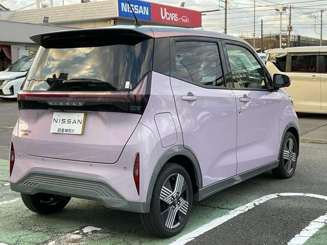 サクラ G  シーズン2トーン専用外装 弊社試乗使用社有車 ニッサン コネクトナビ・ルーフサイドステッカー・充電ケーブル・ホットプラスパッケージ・クリアビューパッケージ・プレミアムインテリア・15インチアルミ・プロパイロットパーキング・LEDオートライト・フォグランプ(2枚目)