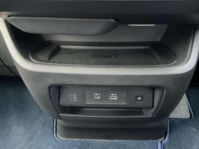 セレナ e-POWER AUTECH SPORTS SPEC 弊社試 乗使用社有車 ドライブレコーダー・プロパイロット・ニッサンコネクトナビ・アラウンドビューモニター・ビルトインETC2.0車載器・両側ハンズフリーオートドア・ワイヤレス充電器・スマートルームミラー(13枚目)