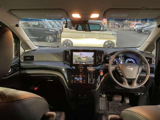 エルグランド 250ハイウェイスター プレミアム アーバンクロム 後席モニ ター・ドライブレコーダー・日産メモリナビ・ビルトインETC車載器・アラウンドビューモニター・インテリジェントクルーズコントロール・電動両側スライドドア・リモコンバックドア・シートヒーター・LEDライト(3枚目)
