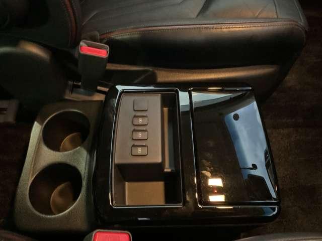 エルグランド 250ハイウェイスター プレミアム アーバンクロム 後席モニ ター・ドライブレコーダー・日産メモリナビ・ビルトインETC車載器・アラウンドビューモニター・インテリジェントクルーズコントロール・電動両側スライドドア・リモコンバックドア・シートヒーター・LEDライト(16枚目)