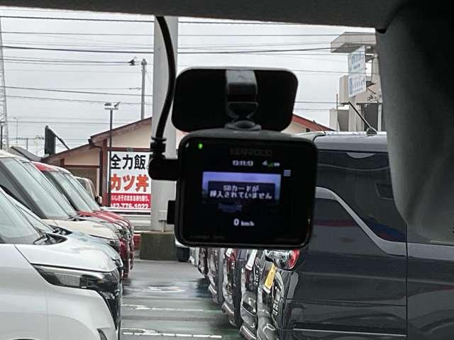 ムーヴキャンバス ６６０　Ｇ　メイクアップ　ＳＡＩＩＩ　カロッツェリアナビ　Ｗオートスライド　イ　衝突軽減ブレーキ　インテリキー　Ｗ電動ドア　ワンオーナー　盗難防止システム　ＥＴＣ　ナビＴＶ　キーフリーシステム　バックカメラ　レーンアシスト　オートエアコン　ドラレコ　記録簿　パワーステアリング（5枚目）