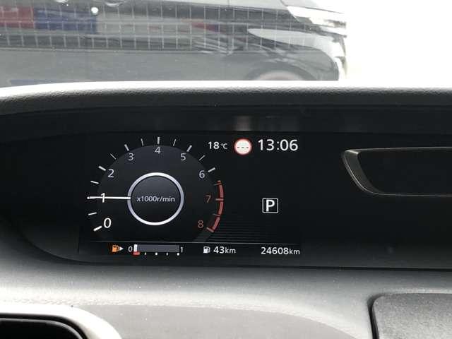 セレナ ２．０　ハイウェイスター　ＶセレクションＩＩ　後席モニター・ドライブレコーダー・日産メ　全周囲モニタ　アイスト　インテリキー　ＬＥＤライト　ＥＴＣ車載器　オートクルーズコントロール　記録簿　ドライブレコーダー　メモリ－ナビ　アルミ　ＴＶナビ　エアバック　ＡＢＳ　Ｗエアバッグ　キーフリー（4枚目）