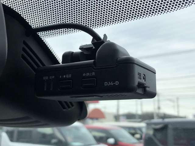 セレナ ２．０　ハイウェイスター　ＶセレクションＩＩ　後席モニター・ドライブレコーダー・日産メ　全周囲モニタ　アイスト　インテリキー　ＬＥＤライト　ＥＴＣ車載器　オートクルーズコントロール　記録簿　ドライブレコーダー　メモリ－ナビ　アルミ　ＴＶナビ　エアバック　ＡＢＳ　Ｗエアバッグ　キーフリー（6枚目）