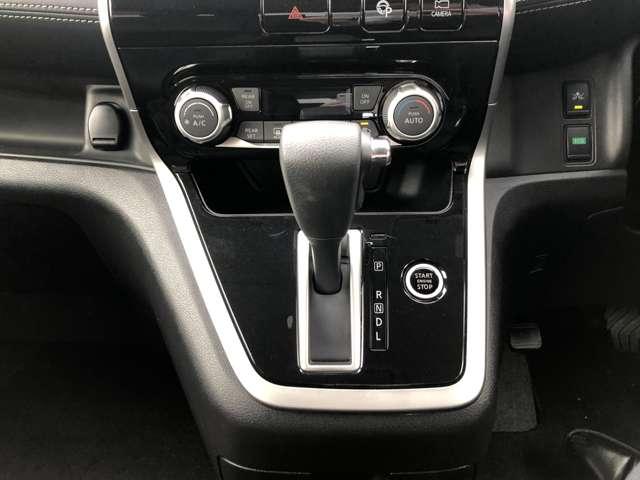 セレナ ２．０　ハイウェイスター　ＶセレクションＩＩ　後席モニター・ドライブレコーダー・日産メ　全周囲モニタ　アイスト　インテリキー　ＬＥＤライト　ＥＴＣ車載器　オートクルーズコントロール　記録簿　ドライブレコーダー　メモリ－ナビ　アルミ　ＴＶナビ　エアバック　ＡＢＳ　Ｗエアバッグ　キーフリー（14枚目）