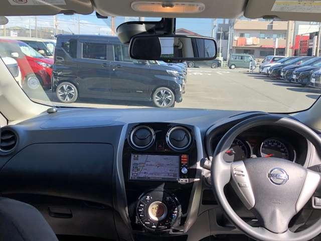 ノート 1.2 X Vセレクション プラスセーフティII 日産メモリーナビ・アラウンドビューモニタ 衝突軽減ブレーキ ナビTV LEDヘッドランプ 全周囲カメラ 取説記録簿 レーンアシスト インテリキー マニュアルエアコン バックカメラ 盗難防止システム メモリーナビ WAB ABS Iストップ(3枚目)