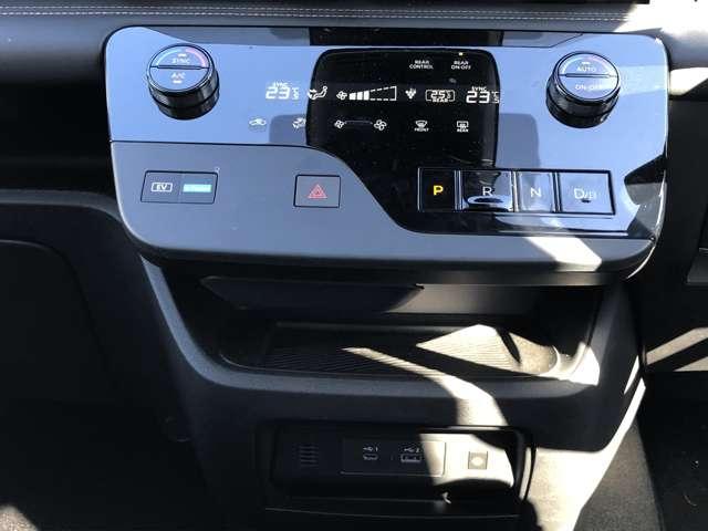 セレナ １．４　ｅ－ＰＯＷＥＲ　ハイウェイスターＶ　弊社試乗使用社有車　後席モニター　自動（被害軽減）ブレーキ　展示試乗車ＵＰ　ＬＤＰ　追従クルーズ　ＬＥＤランプ　アルミホイール　ドライブレコーダ　ＥＴＣ　記録簿　盗難防止システム　スマートキー　１オナ　オートエアコン　ナビＴＶ（13枚目）