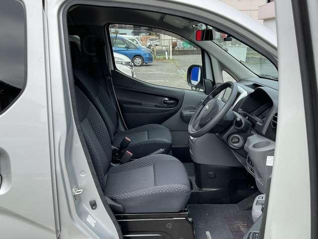 NV200バネットワゴン 1.6 16X-2R ルーフキャリア・ドライブレコーダー・日産 記録簿 助手席エアバック インテリキー パワーステアリング ETC パワーウィンドウ 運転席エアバッグ ABS エアコン バックビューモニター ドラレコ ナビ&TV レーンアシスト メモリナビ(13枚目)