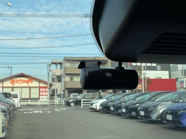 オーラ １．２　Ｇ　弊社試乗使用社有車　自動（被害軽減）ブレーキ　試乗車アップ　ＬＥＤ　ＬＫＡ　サイドカメラ　ＥＴＣ　ドライブレコーダー　カーテンエアバッグ　イモビライザー　アルミホイール　インテリジェントキー　パワーウィンドウ　寒冷地仕様（5枚目）