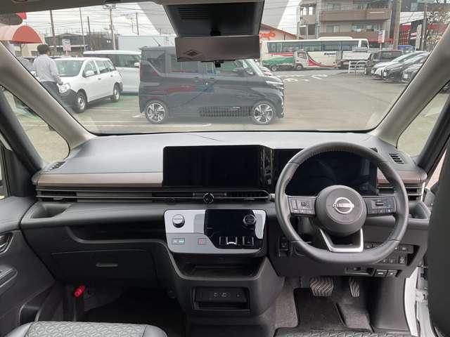 セレナ １．４　ｅ－ＰＯＷＥＲ　ハイウェイスターＶ　弊社試乗使用社有車　自動（被害軽減）ブレーキ　展示試乗車ＵＰ　ＬＤＰ　追従クルーズ　ＬＥＤランプ　アルミホイール　ドライブレコーダ　ＥＴＣ　記録簿　盗難防止システム　スマートキー　１オナ　オートエアコン　ナビＴＶ（3枚目）