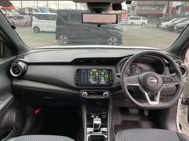 キックス １．２　Ｘ　ＦＯＵＲ　（ｅ－ＰＯＷＥＲ）　４ＷＤ　弊社試乗使用社有車　ナビＴＶ　ＬＥＤライト　踏み間違い防止　アラウンドビュ－　試乗車ＵＰ　ＥＴＣ　盗難防止システム　車線逸脱警報　インテリキー　バックモニター　ワンオーナー　オートエアコン　４ＷＤ　アイドリングストップ（3枚目）