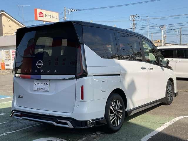 セレナ ２．０　ハイウェイスターＶ　弊社試乗使用社有車　ＡＷＩＮエアロ　Ｗ電動スライド　レーダークルコン　レーンアシスト　展示試乗車ＵＰ　ＬＥＤランプ　ワンオーナー車　盗難防止システム　ＥＴＣ装備　カーテンエアバッグ　アルミホイール　キーフリー　メモリ－ナビ　ナビＴＶ（2枚目）