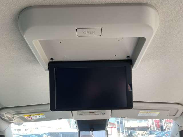 セレナ ２．０　ハイウェイスターＶ　弊社試乗使用社有車　ＡＷＩＮエアロ　Ｗ電動スライド　レーダークルコン　レーンアシスト　展示試乗車ＵＰ　ＬＥＤランプ　ワンオーナー車　盗難防止システム　ＥＴＣ装備　カーテンエアバッグ　アルミホイール　キーフリー　メモリ－ナビ　ナビＴＶ（5枚目）