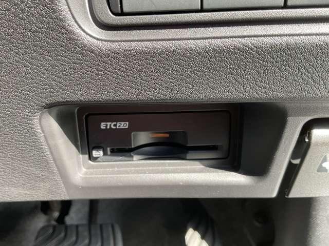 セレナ ２．０　ハイウェイスターＶ　弊社試乗使用社有車　ＡＷＩＮエアロ　Ｗ電動スライド　レーダークルコン　レーンアシスト　展示試乗車ＵＰ　ＬＥＤランプ　ワンオーナー車　盗難防止システム　ＥＴＣ装備　カーテンエアバッグ　アルミホイール　キーフリー　メモリ－ナビ　ナビＴＶ（12枚目）