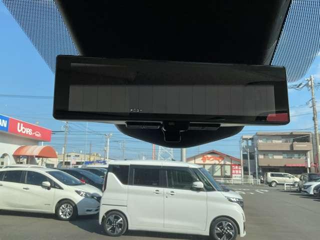 セレナ ２．０　ハイウェイスターＶ　弊社試乗使用社有車　ＡＷＩＮエアロ　Ｗ電動スライド　レーダークルコン　レーンアシスト　展示試乗車ＵＰ　ＬＥＤランプ　ワンオーナー車　盗難防止システム　ＥＴＣ装備　カーテンエアバッグ　アルミホイール　キーフリー　メモリ－ナビ　ナビＴＶ（16枚目）