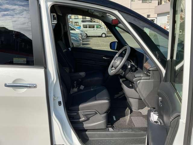 セレナ ２．０　ハイウェイスターＶ　弊社試乗使用社有車　ＡＷＩＮエアロ　Ｗ電動スライド　レーダークルコン　レーンアシスト　展示試乗車ＵＰ　ＬＥＤランプ　ワンオーナー車　盗難防止システム　ＥＴＣ装備　カーテンエアバッグ　アルミホイール　キーフリー　メモリ－ナビ　ナビＴＶ（18枚目）