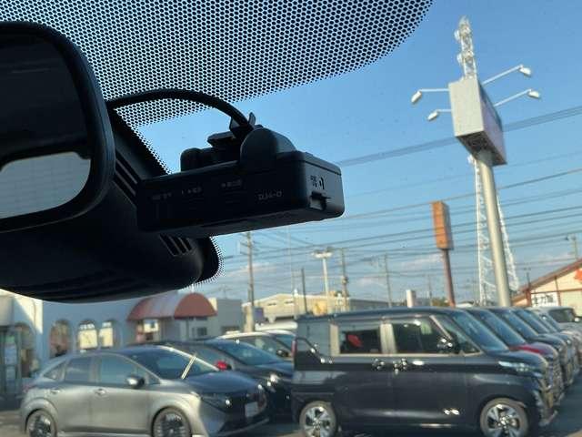 セレナ １．２　ｅ－ＰＯＷＥＲ　ハイウェイスター　Ｖ　ドライブレコーダー・プロパイロット・日産　３６０°カメラ　エマジェンシーブレーキ　１オナ　スマキー　ＬＥＤ　レーンアシスト　点検記録簿付　ＥＴＣ　ドラレコ　Ａストップ　イモビ　フルオートエアコン　アルミホイール　エアバック　メモリーナビ（5枚目）