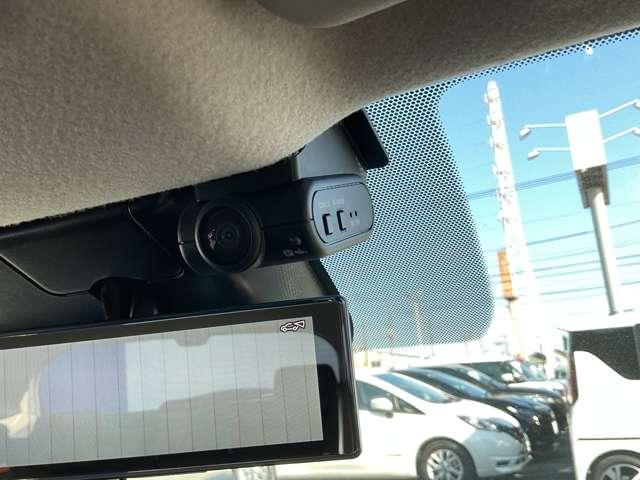 オーラ １．２　Ｇ　ＦＯＵＲ　４ＷＤ　弊社試乗使用社有車　ドライブレコーダー・　ワンオーナー車　エマブレ　全周囲　ＬＤＷ　記録簿　アダプティブクルーズ　盗難防止システム　オートエアコン　スマートキー　バックカメラ　ＬＥＤライト　アルミホイール　４ＷＤ　ＥＴＣ車載器　ナビＴＶ（5枚目）