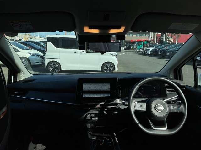 オーラ １．２　Ｇ　弊社試乗使用社有車　ＡＷＩＮエアロ　自動（被害軽減）ブレーキ　試乗車アップ　ＬＥＤ　ＬＫＡ　サイドカメラ　ＥＴＣ　ドライブレコーダー　カーテンエアバッグ　イモビライザー　アルミホイール　インテリジェントキー　パワーウィンドウ　寒冷地仕様（3枚目）