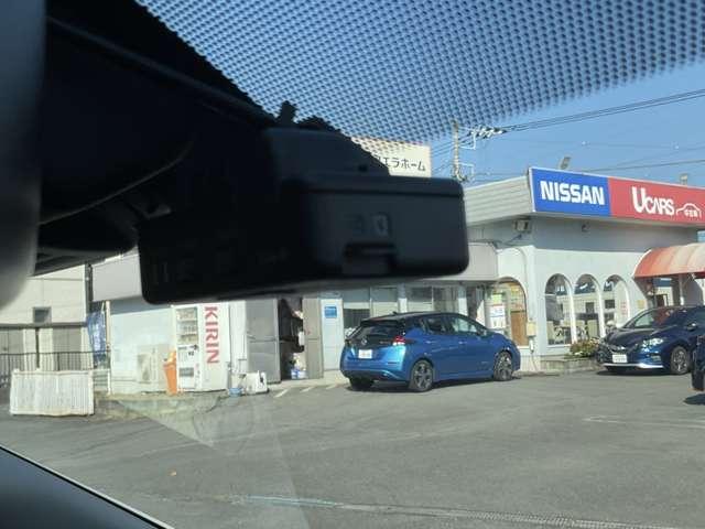 ノート 1.2 e-POWER X アラウンドカメラ フロントドラレコ 360°カメラ 記録簿付 Rカメラ 運転席助手席エアバック レーンキープ AUTOエアコン 1オーナー 盗難防止システム ナビTV AW サイドカメラ 運転席エアバッグ キーレスエントリー ドラレコ(5枚目)