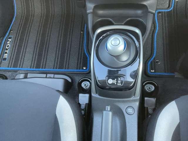 ノート 1.2 e-POWER X アラウンドカメラ フロントドラレコ 360°カメラ 記録簿付 Rカメラ 運転席助手席エアバック レーンキープ AUTOエアコン 1オーナー 盗難防止システム ナビTV AW サイドカメラ 運転席エアバッグ キーレスエントリー ドラレコ(15枚目)