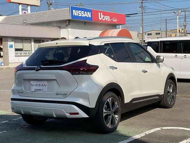 キックス １．２　Ｘ　ＦＯＵＲ　ツートーン　インテリアエディション（ｅ－ＰＯＷＥＲ）　４ＷＤ　弊社試乗使用社有車　ドライブレコーダー　アラウンドビュ－　ＬＥＤ　インテリキー　ワンオーナー　アイドリングストップ　盗難防止システム　４ＷＤ　オートエアコン　ＥＴＣ　ドライブレコーダ　車線逸脱警報　アルミホイール　ナビＴＶ　メモリーナビ（2枚目）