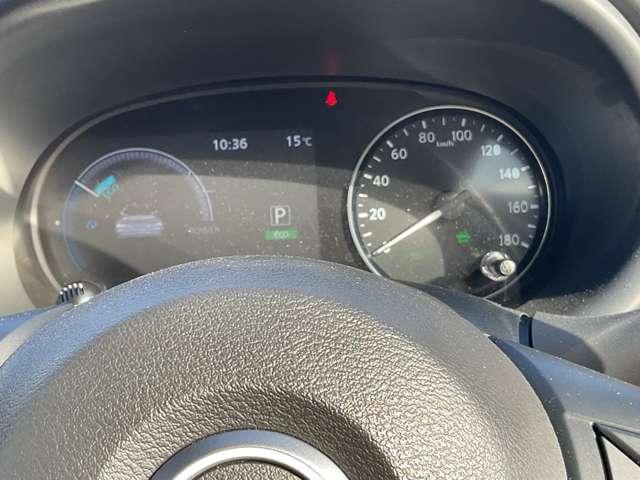 キックス １．２　Ｘ　ＦＯＵＲ　ツートーン　インテリアエディション（ｅ－ＰＯＷＥＲ）　４ＷＤ　弊社試乗使用社有車　ドライブレコーダー　アラウンドビュ－　ＬＥＤ　インテリキー　ワンオーナー　アイドリングストップ　盗難防止システム　４ＷＤ　オートエアコン　ＥＴＣ　ドライブレコーダ　車線逸脱警報　アルミホイール　ナビＴＶ　メモリーナビ（4枚目）