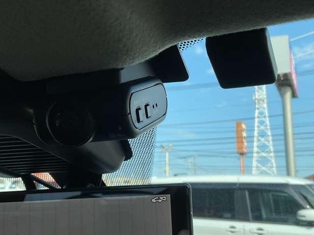 キックス １．２　Ｘ　ＦＯＵＲ　ツートーン　インテリアエディション（ｅ－ＰＯＷＥＲ）　４ＷＤ　弊社試乗使用社有車　ドライブレコーダー　アラウンドビュ－　ＬＥＤ　インテリキー　ワンオーナー　アイドリングストップ　盗難防止システム　４ＷＤ　オートエアコン　ＥＴＣ　ドライブレコーダ　車線逸脱警報　アルミホイール　ナビＴＶ　メモリーナビ（5枚目）