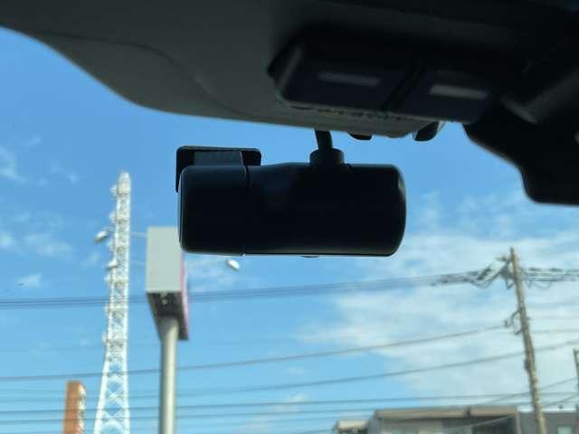 キックス １．２　Ｘ　ＦＯＵＲ　ツートーン　インテリアエディション（ｅ－ＰＯＷＥＲ）　４ＷＤ　弊社試乗使用社有車　ドライブレコーダー　アラウンドビュ－　ＬＥＤ　インテリキー　ワンオーナー　アイドリングストップ　盗難防止システム　４ＷＤ　オートエアコン　ＥＴＣ　ドライブレコーダ　車線逸脱警報　アルミホイール　ナビＴＶ　メモリーナビ（6枚目）