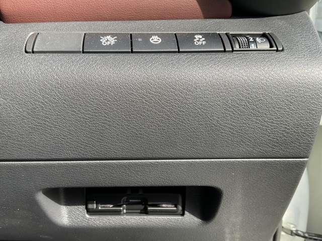 キックス １．２　Ｘ　ＦＯＵＲ　ツートーン　インテリアエディション（ｅ－ＰＯＷＥＲ）　４ＷＤ　弊社試乗使用社有車　ドライブレコーダー　アラウンドビュ－　ＬＥＤ　インテリキー　ワンオーナー　アイドリングストップ　盗難防止システム　４ＷＤ　オートエアコン　ＥＴＣ　ドライブレコーダ　車線逸脱警報　アルミホイール　ナビＴＶ　メモリーナビ（13枚目）