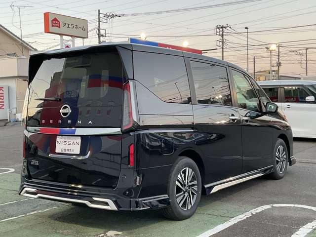 セレナ ２．０　ハイウェイスターＶ　弊社試乗使用社有車　Ｗ電動スライド　レーダークルコン　レーンアシスト　展示試乗車ＵＰ　ＬＥＤランプ　ワンオーナー車　盗難防止システム　ＥＴＣ装備　カーテンエアバッグ　アルミホイール　キーフリー　メモリ－ナビ　ナビＴＶ（2枚目）