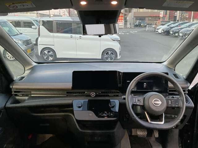 セレナ ２．０　ハイウェイスターＶ　弊社試乗使用社有車　Ｗ電動スライド　レーダークルコン　レーンアシスト　展示試乗車ＵＰ　ＬＥＤランプ　ワンオーナー車　盗難防止システム　ＥＴＣ装備　カーテンエアバッグ　アルミホイール　キーフリー　メモリ－ナビ　ナビＴＶ（3枚目）