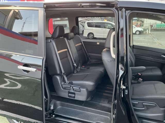 セレナ ２．０　ハイウェイスターＶ　弊社試乗使用社有車　Ｗ電動スライド　レーダークルコン　レーンアシスト　展示試乗車ＵＰ　ＬＥＤランプ　ワンオーナー車　盗難防止システム　ＥＴＣ装備　カーテンエアバッグ　アルミホイール　キーフリー　メモリ－ナビ　ナビＴＶ（19枚目）