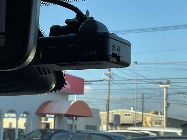 セレナ ２．０　ハイウェイスター　Ｖ　前後ドラレコ　リアモニター　サイドエアバッグ　アラウンドビュ－　アルミ　衝突被害軽減　ＬＤＰ　エアバッグ　両側オートスライドドア　ＬＥＤライト　インテリジェントキー　サイドカメラ　メモリーナビ　アダプティブクルーズコントロール（6枚目）