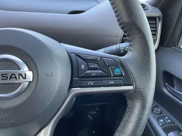 セレナ ２．０　ハイウェイスター　Ｖ　前後ドラレコ　リアモニター　サイドエアバッグ　アラウンドビュ－　アルミ　衝突被害軽減　ＬＤＰ　エアバッグ　両側オートスライドドア　ＬＥＤライト　インテリジェントキー　サイドカメラ　メモリーナビ　アダプティブクルーズコントロール（13枚目）