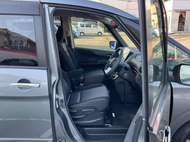 セレナ ２．０　ハイウェイスター　Ｖ　前後ドラレコ　リアモニター　サイドエアバッグ　アラウンドビュ－　アルミ　衝突被害軽減　ＬＤＰ　エアバッグ　両側オートスライドドア　ＬＥＤライト　インテリジェントキー　サイドカメラ　メモリーナビ　アダプティブクルーズコントロール（17枚目）