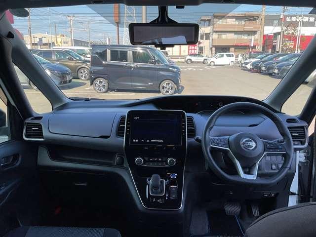 セレナ １．２　ｅ－ＰＯＷＥＲ　ハイウェイスター　Ｖ　メモリナビ　アラウンドカメラ　３６０°カメラ　エマジェンシーブレーキ　１オナ　スマキー　バックカメラ　ＬＥＤ　レーンアシスト　点検記録簿付　ＥＴＣ　ドラレコ　イモビ　サイドカーテンエアバック　フルオートエアコン　アルミホイール（3枚目）