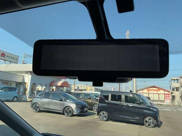 セレナ １．２　ｅ－ＰＯＷＥＲ　ハイウェイスター　Ｖ　メモリナビ　アラウンドカメラ　３６０°カメラ　エマジェンシーブレーキ　１オナ　スマキー　バックカメラ　ＬＥＤ　レーンアシスト　点検記録簿付　ＥＴＣ　ドラレコ　イモビ　サイドカーテンエアバック　フルオートエアコン　アルミホイール（16枚目）