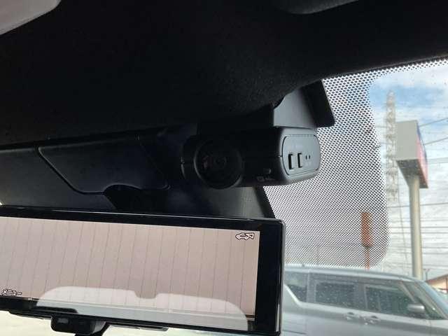 オーラ １．２　ＮＩＳＭＯ　弊社試乗使用社有車　カーテンエアバッグ　エマブレ　インテリキー　ＥＴＣ　ドラレコ　車線逸脱警報　ワンセグ　キーフリーシステム　ダブルエアバック　定期点検記録簿　アルミホイール　運転席エアバッグ　メモリーナビ　試乗車（5枚目）