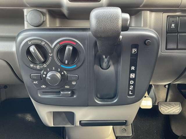 ＮＶ１００クリッパーバン ＧＸターボ　４Ａ／Ｔ　ハイルーフ　メモリーナビ・バックビュー　モニター・ＥＴＣ車載器・プラスチックバイザー・プライバシーガラス・電動格納式ドアミラー・全席パワーウインドウ・衝突被害軽減ブレーキ・踏み間違い防止・横滑り防止装置・ヘッドライトレベライザー・（9枚目）