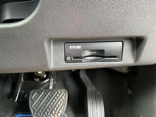 リーフ Ｘ　４０Ｋｗｈ　１２セグメント　ドライブレコーダー・ニッサン　コネクトメモリーナビ・アラウンドビューモニター・ナビ連動ビルトインタイプＥＴＣ２．０車載器・オートクルーズ・スマートルームミラー・ハンドル＋前席シートヒーター・プラスチックバイザー・プライバシーガラス（9枚目）