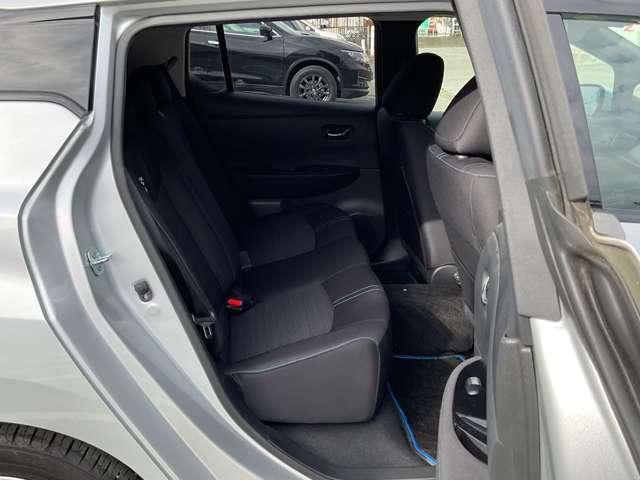 リーフ Ｘ　４０Ｋｗｈ　１２セグメント　ドライブレコーダー・ニッサン　コネクトメモリーナビ・アラウンドビューモニター・ナビ連動ビルトインタイプＥＴＣ２．０車載器・オートクルーズ・スマートルームミラー・ハンドル＋前席シートヒーター・プラスチックバイザー・プライバシーガラス（16枚目）