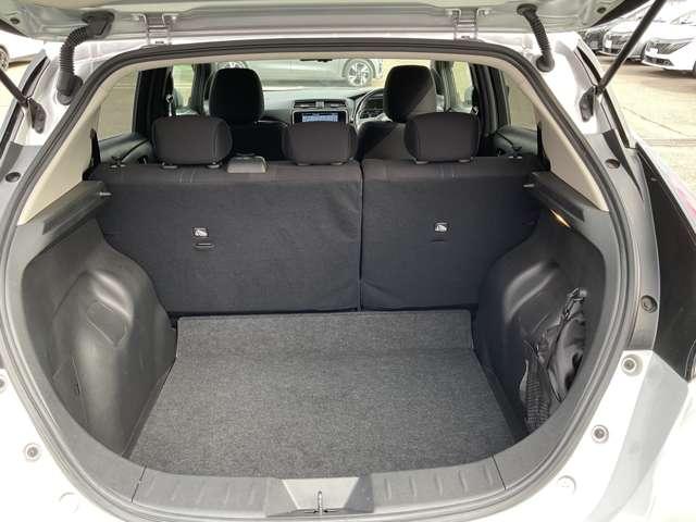 リーフ Ｘ　４０Ｋｗｈ　１２セグメント　ドライブレコーダー・ニッサン　コネクトメモリーナビ・アラウンドビューモニター・ナビ連動ビルトインタイプＥＴＣ２．０車載器・オートクルーズ・スマートルームミラー・ハンドル＋前席シートヒーター・プラスチックバイザー・プライバシーガラス（18枚目）