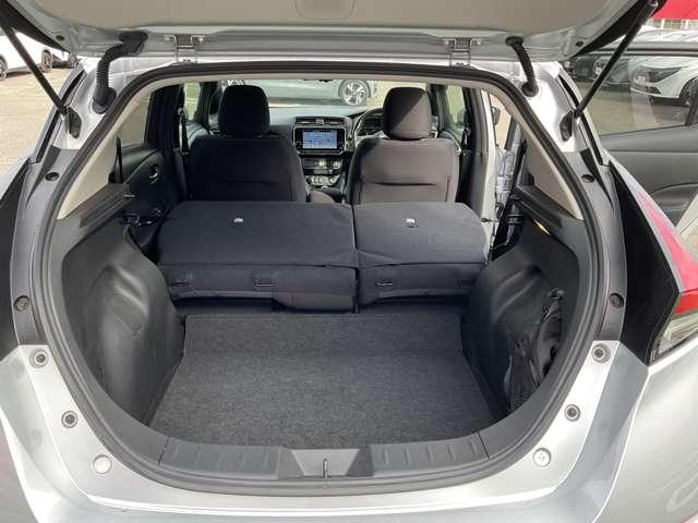 リーフ Ｘ　４０Ｋｗｈ　１２セグメント　ドライブレコーダー・ニッサン　コネクトメモリーナビ・アラウンドビューモニター・ナビ連動ビルトインタイプＥＴＣ２．０車載器・オートクルーズ・スマートルームミラー・ハンドル＋前席シートヒーター・プラスチックバイザー・プライバシーガラス（19枚目）